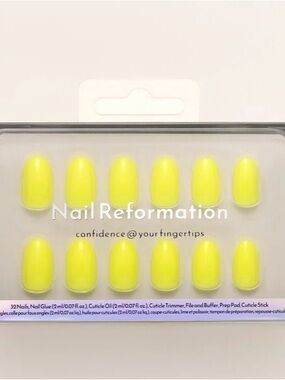 NailReformation Press-On Nails in Yellow. Honeydew